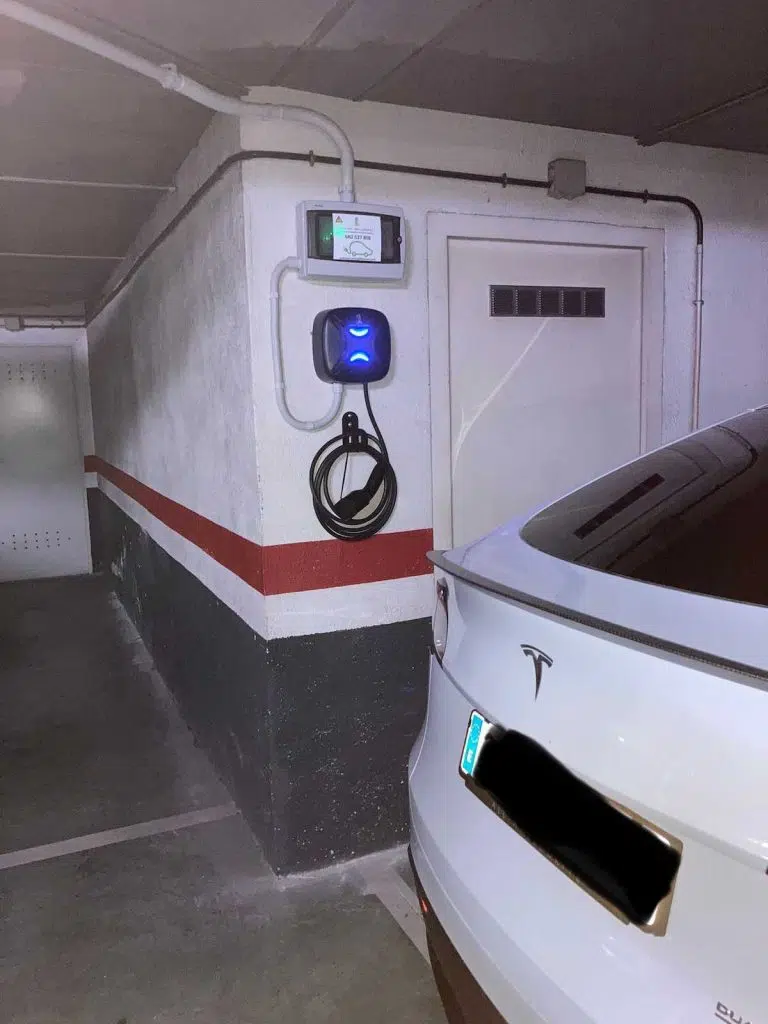 Carregador de cotxe elèctric instal·lat a Vilafranca del Penedès